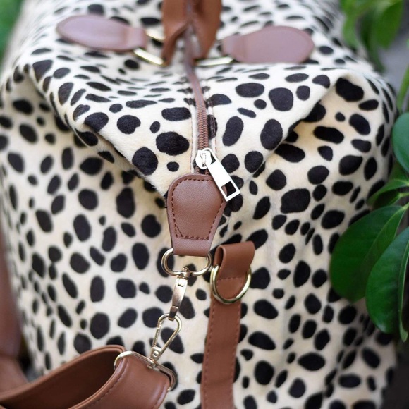 LAST ONE!✨ Cheetah Weekender Bag - Picture 3 of 5